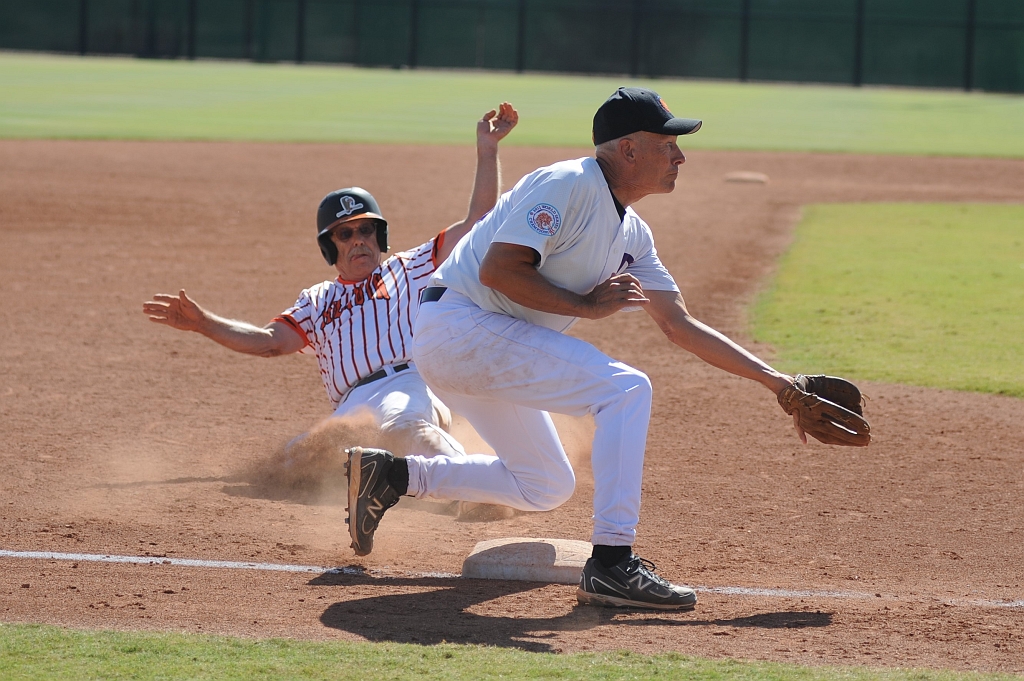 Dragons_2017-10-30 (394).jpg - (c)2010 DeVetter